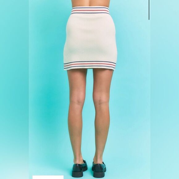 932. KNIT SHORT SLEEVE TOP WITH SKIRT SET - Picture 8 of 8